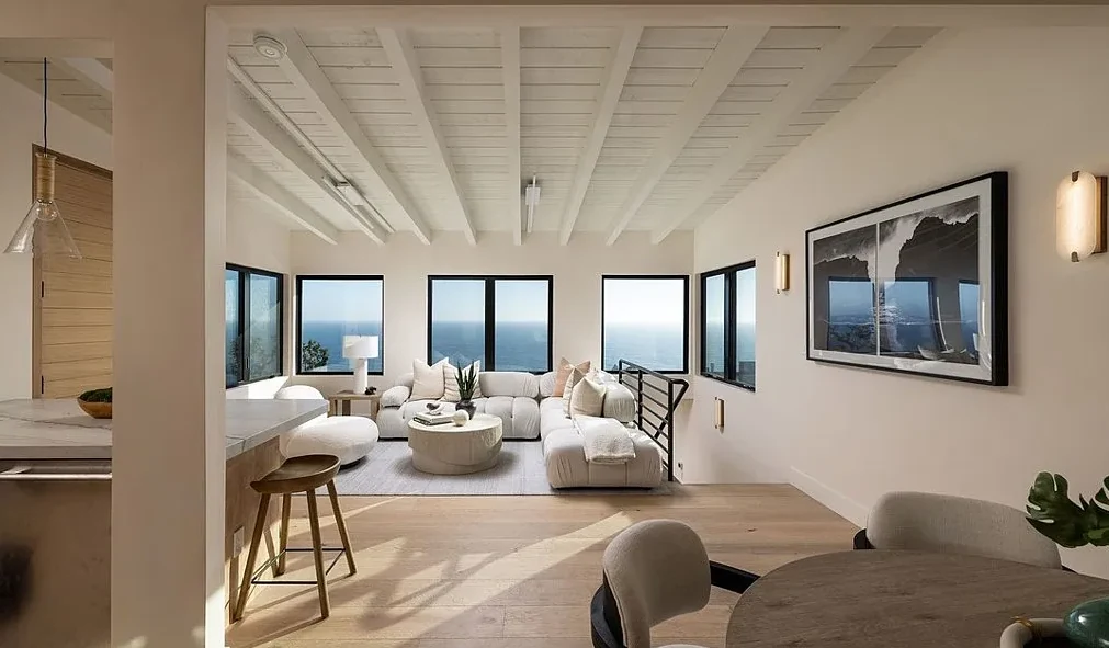 Living room — 2936 Alexander Rd.